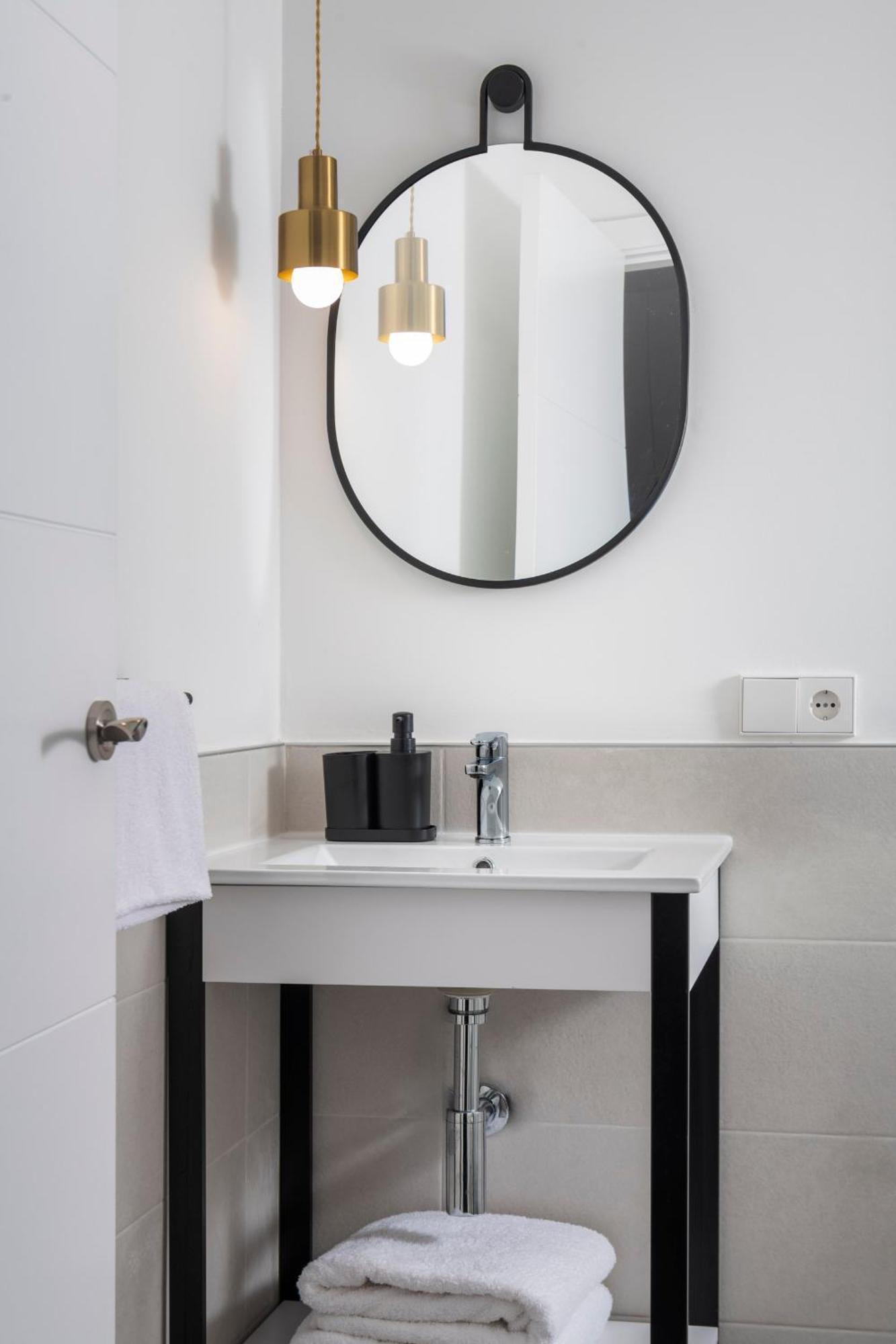 Monkeys Apartments Trastamara Billiard Room Seville Ngoại thất bức ảnh